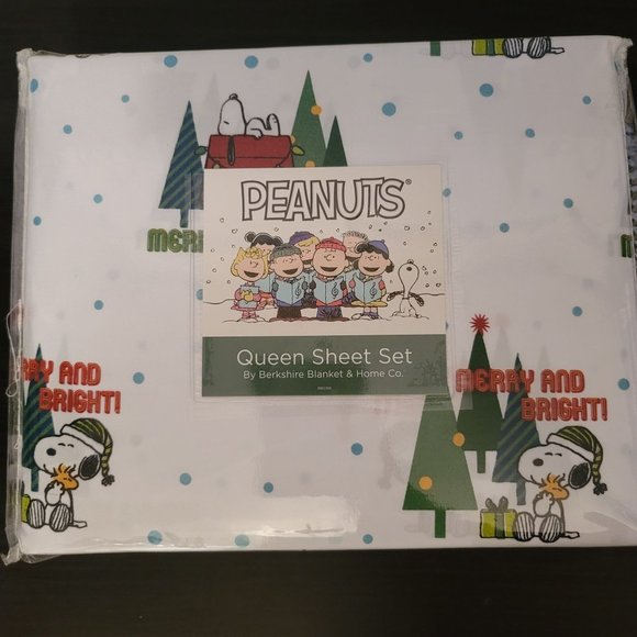 berkshire-bedding-peanuts-christmas-sheets-queen-snoopy-woodstock